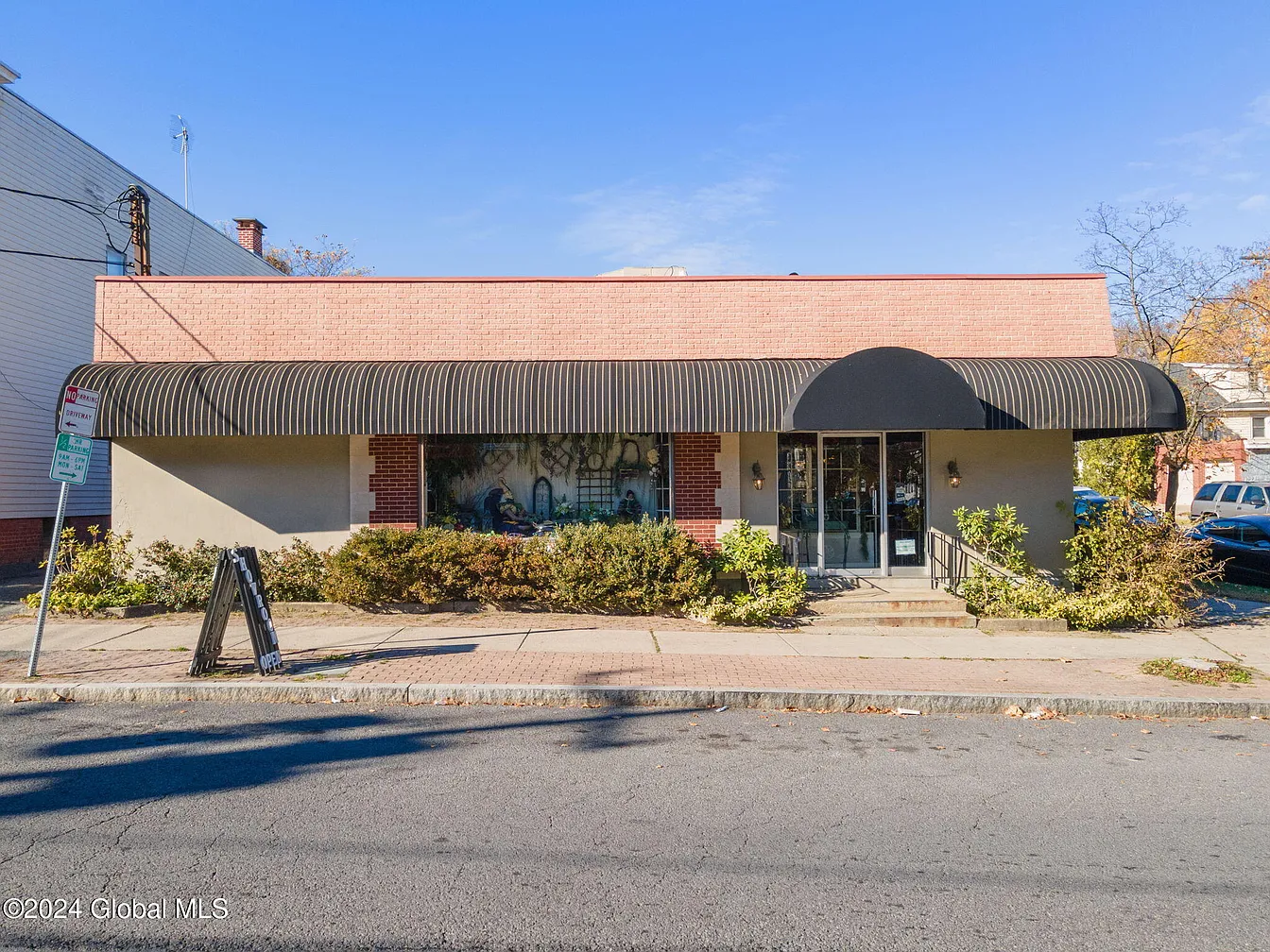 Commercial building for sale in Albany, NY