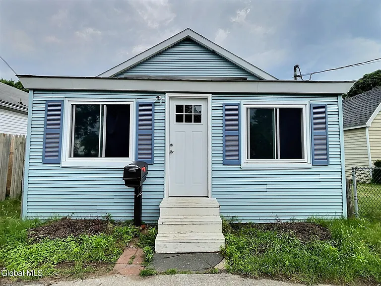 Single-family house for sale in Albany, NY
